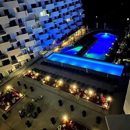 아파트 Infinity Pool & Premium - Private Parking Năvodari