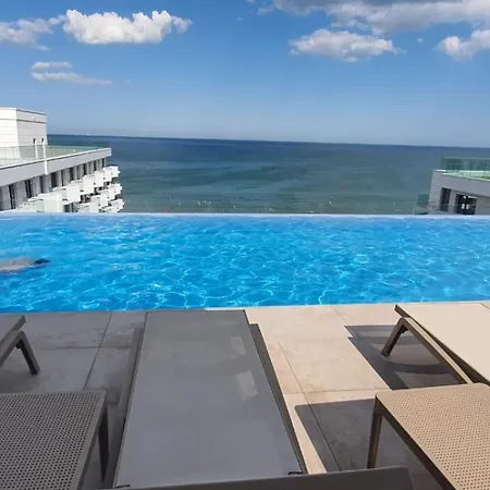 Infinity Pool & Premium - Private Parking Năvodari