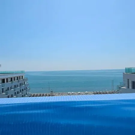 Infinity Pool & Premium - Private Parking Năvodari