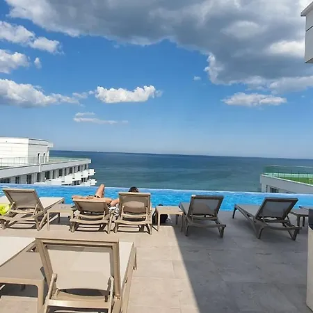 Infinity Pool & Premium - Private Parking