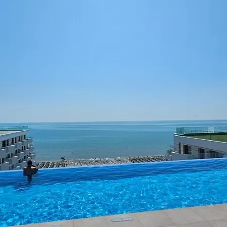 Infinity Pool & Premium - Private Parking * Năvodari