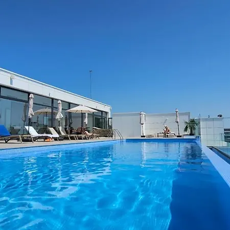 Infinity Pool & Premium - Private Parking *