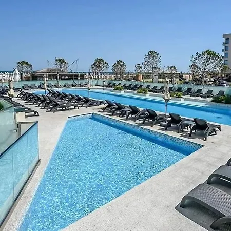 아파트 Infinity Pool & Premium - Private Parking Năvodari