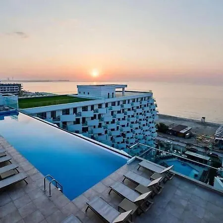 Infinity Pool & Premium - Private Parking * Năvodari